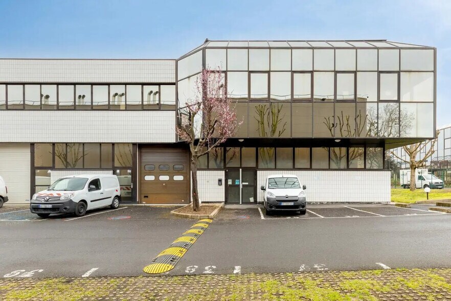 Local d’activités dans Nanterre à louer - Photo de l’immeuble – Image 1 sur 5