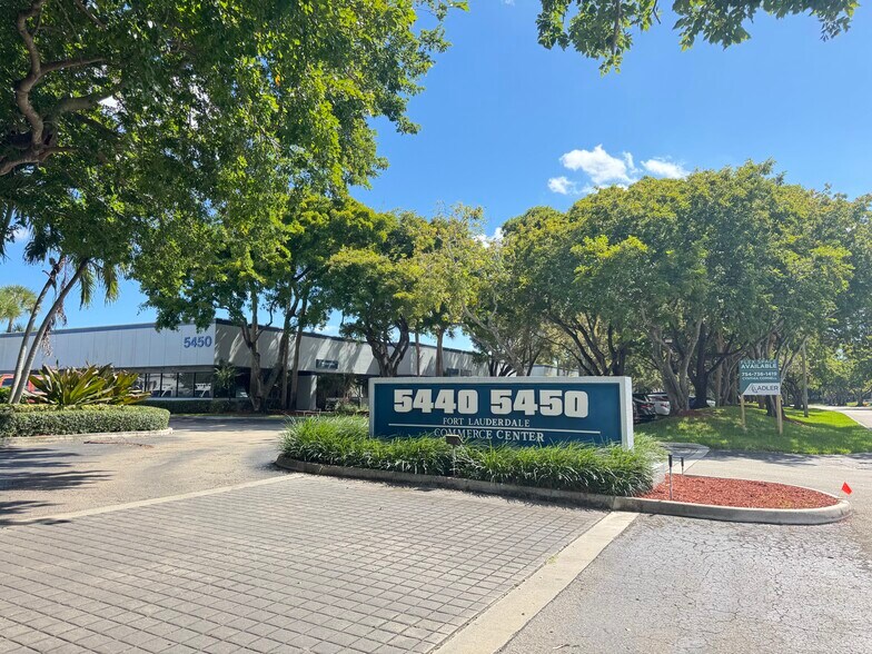 5440 NW 33rd Ave, Fort Lauderdale, FL à louer - Photo principale – Image 1 sur 9