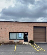 820-840 W Lake St, Roselle, IL à louer Photo de l’immeuble– Image 1 sur 7