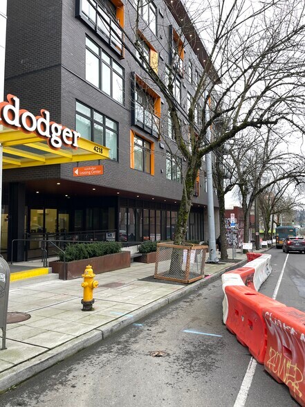 4218 Roosevelt Way NE, Seattle, WA à louer - Photo de l’immeuble – Image 2 sur 16