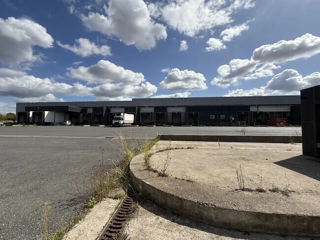 Plus de détails pour Bureau, Industriel/Logistique à louer
