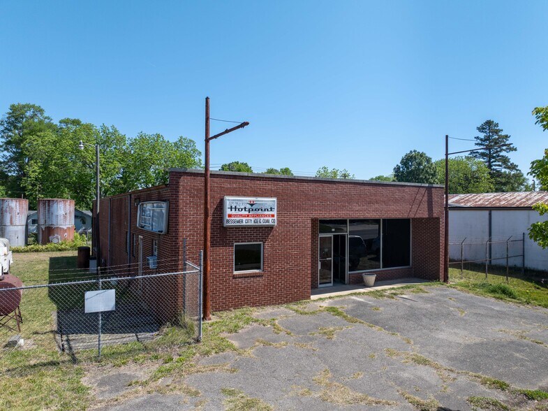 311 E Virginia Ave, Bessemer City, NC à vendre - Photo principale – Image 1 sur 6