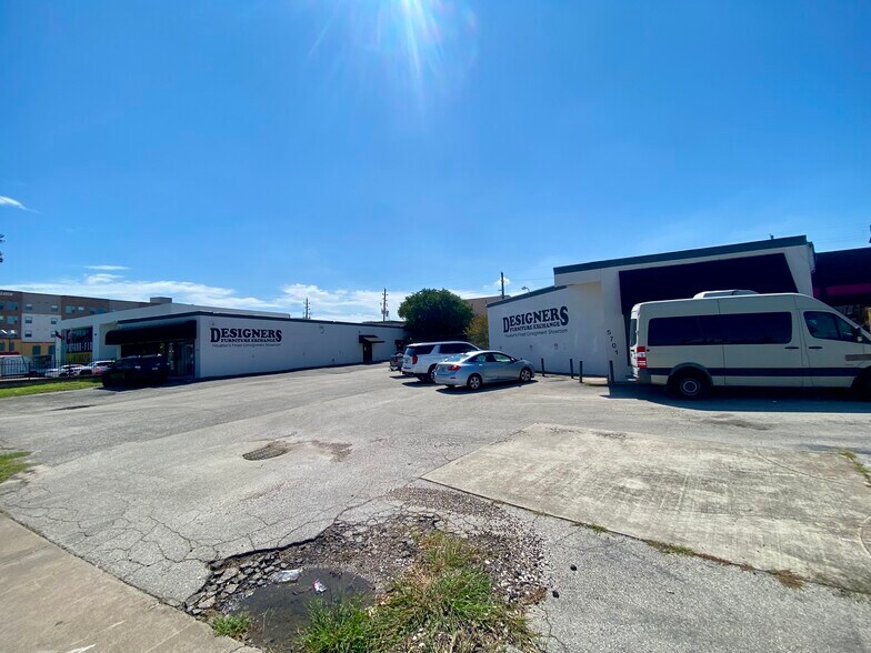 5701 Richmond Ave, Houston, TX à louer - Photo de l’immeuble – Image 3 sur 14