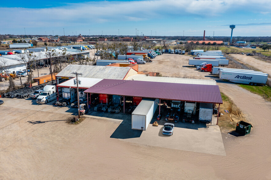 305 W Simonds Rd, Seagoville, TX à louer - Photo de l’immeuble – Image 1 sur 16