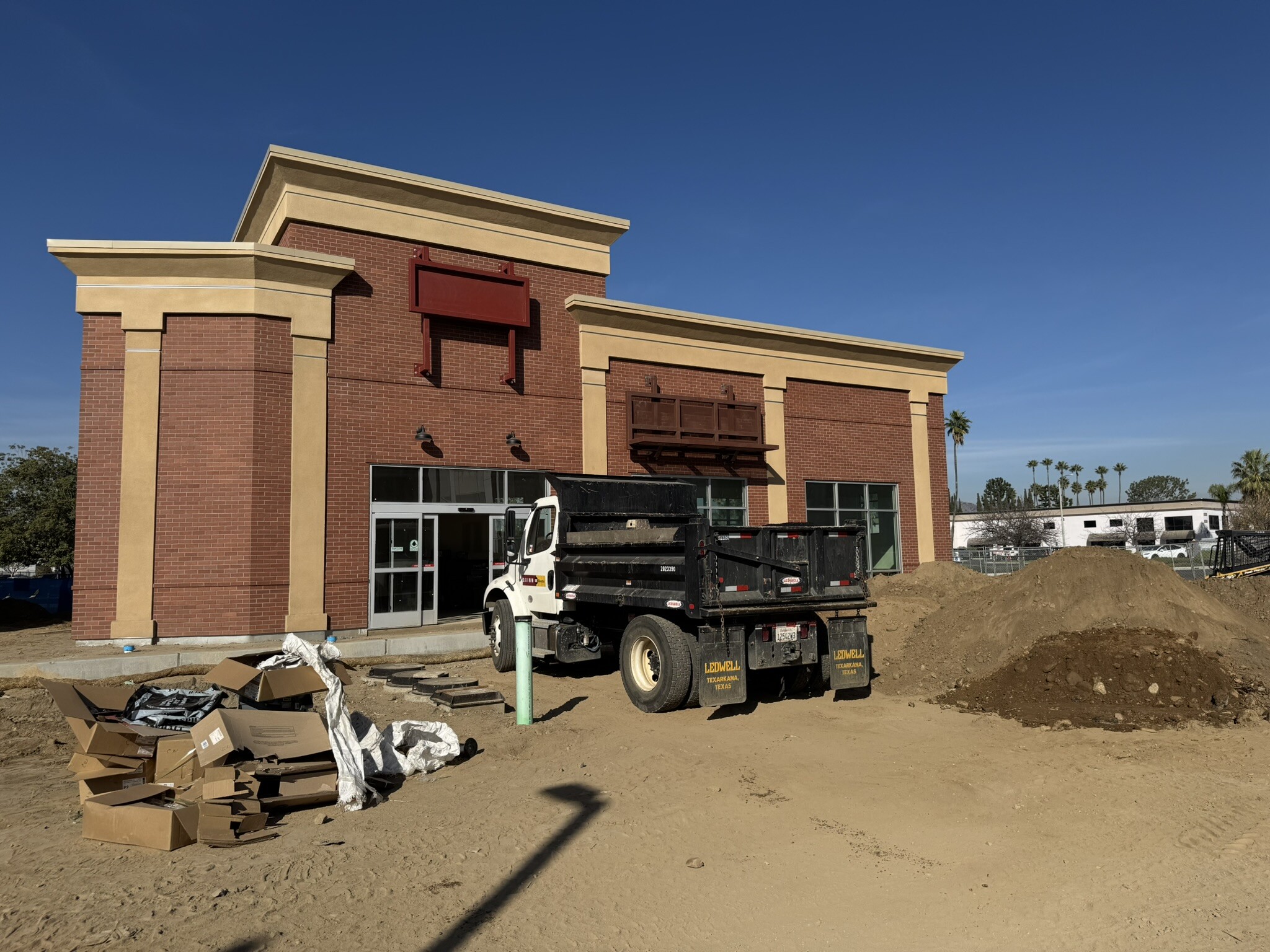 1590 Magnolia Ave, Corona, CA à louer Photo intérieure– Image 1 sur 7