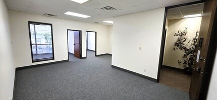235 NE Loop 820, Hurst, TX à louer Photo intérieure– Image 1 sur 8