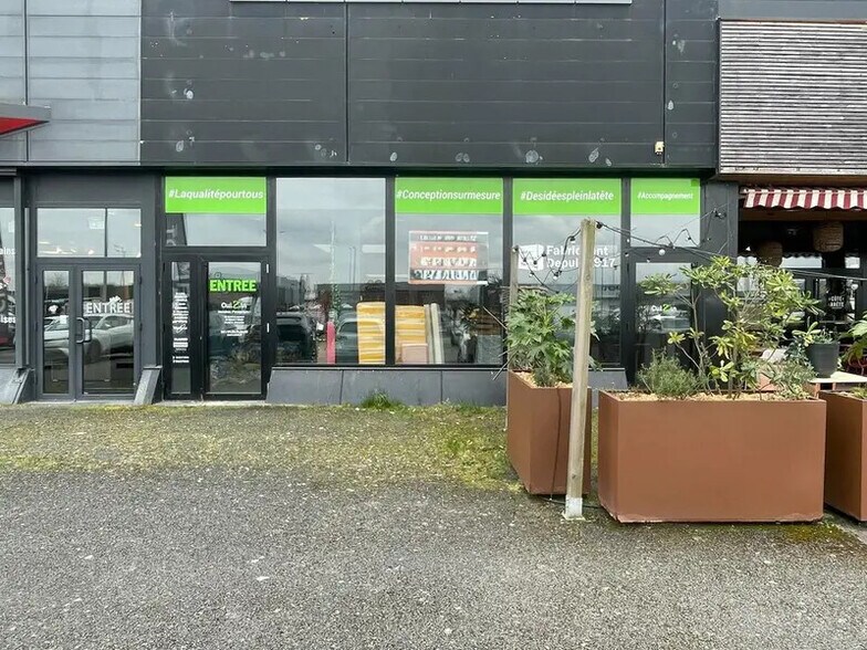 Local commercial dans VILLENAVE-D'ORNON à louer - Photo de l’immeuble – Image 2 sur 5