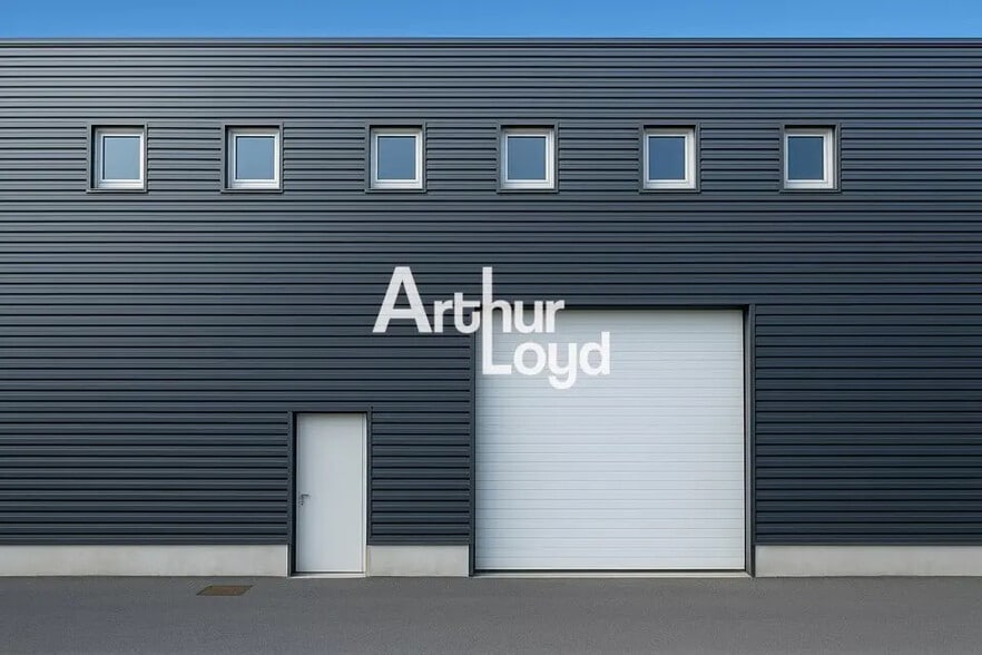 Local d’activités dans Fréjus à louer - Photo de l’immeuble – Image 3 sur 3