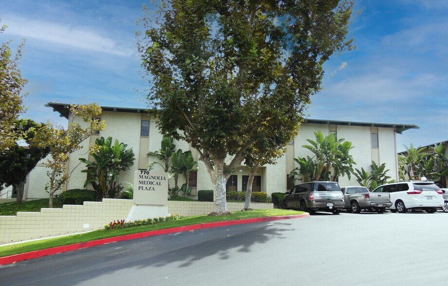 770 Magnolia Ave, Corona, CA à louer - Photo principale – Image 1 sur 10