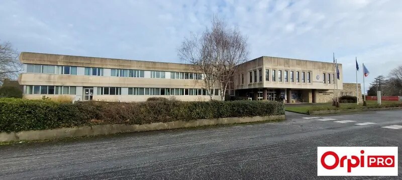 Bureau dans Saint-Brieuc à vendre - Photo de l’immeuble – Image 1 sur 9