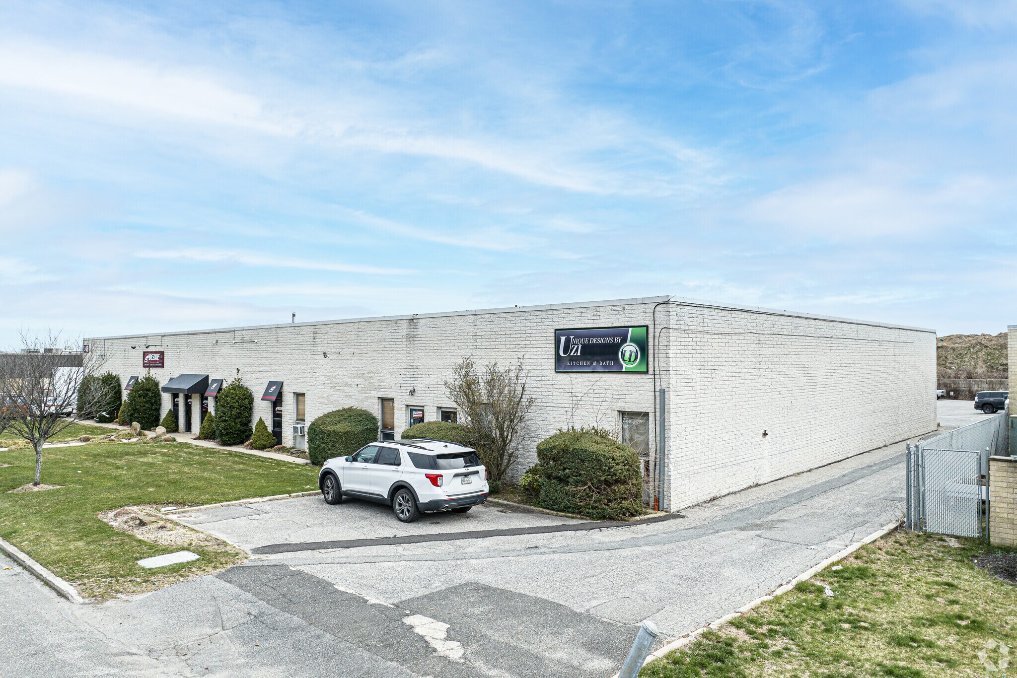 49 E Industry Ct, Deer Park, NY à louer Photo de l’immeuble– Image 1 sur 9