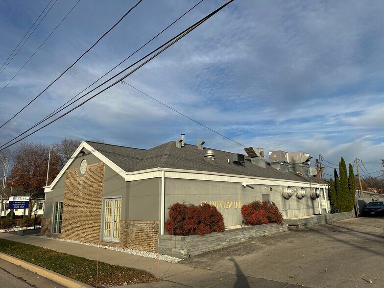613 N Grandview Blvd, Waukesha, WI à vendre - Photo de l’immeuble – Image 3 sur 12