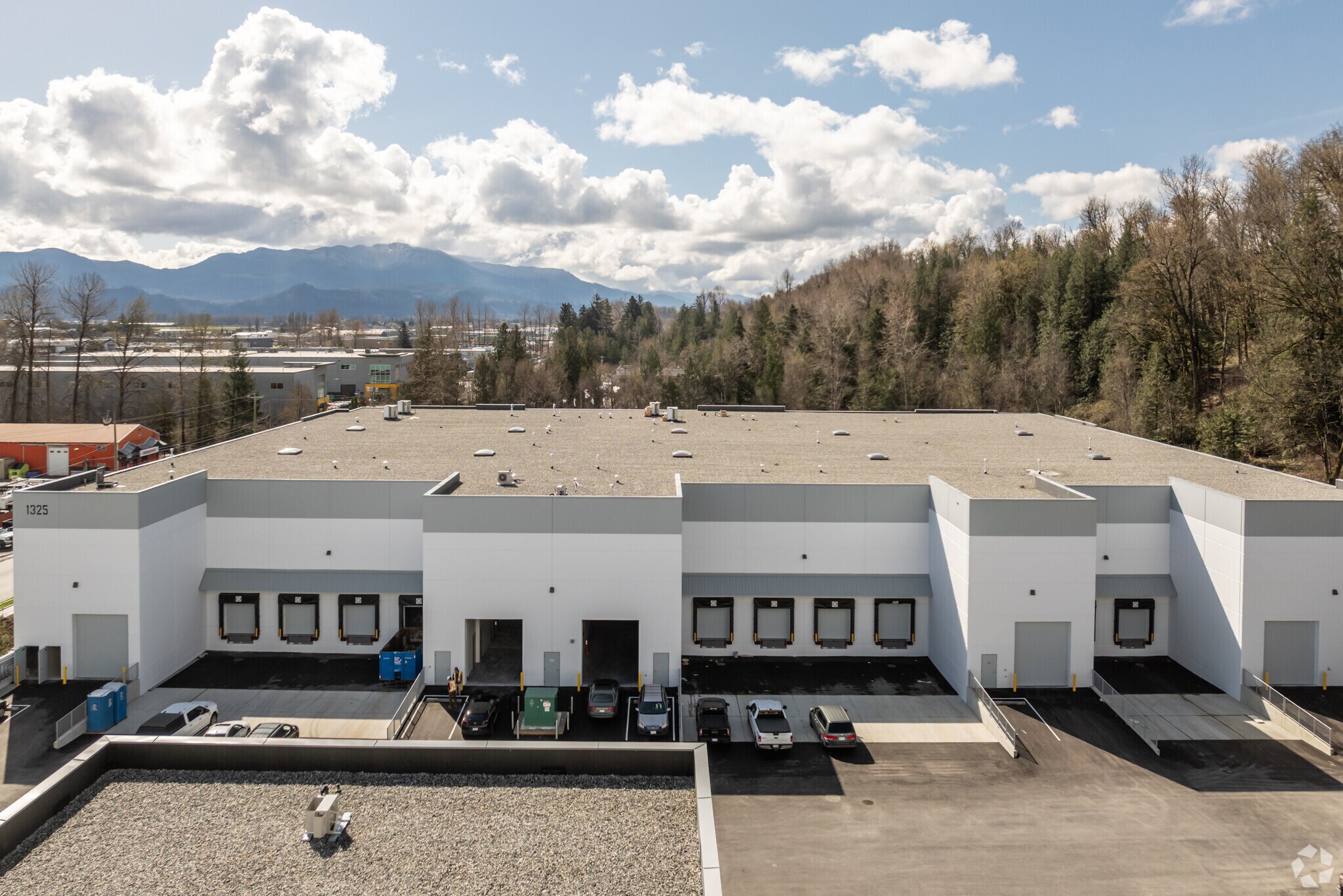 1325 Riverside Rd, Abbotsford, BC à vendre Photo de l’immeuble– Image 1 sur 4