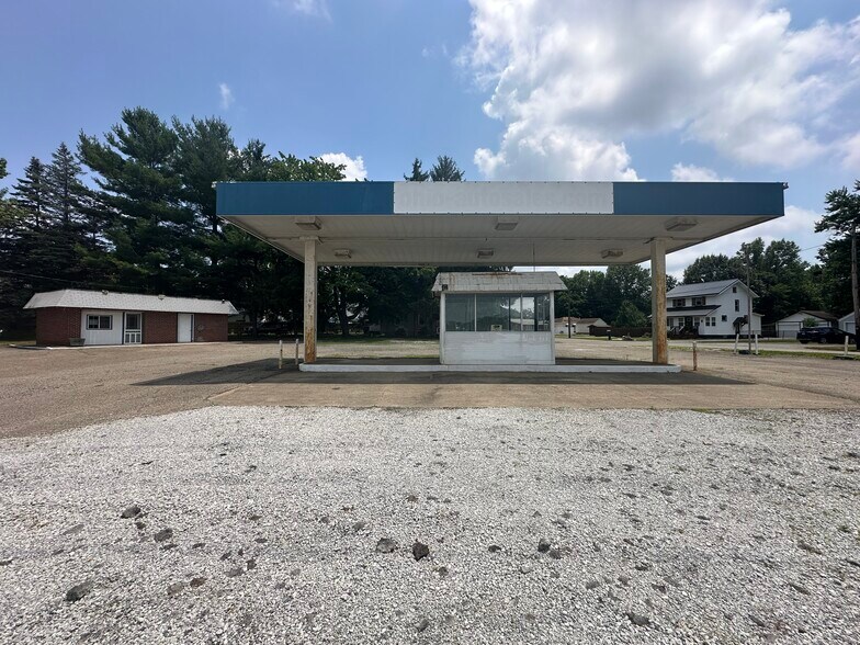 1204 Erie Ave SW, Navarre, OH à louer - Photo de l’immeuble – Image 2 sur 5