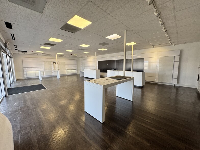 2261 Pawtucket Ave, East Providence, RI à louer - Photo intérieure – Image 3 sur 11