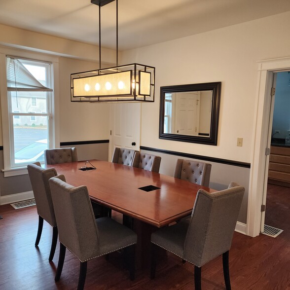 321 Jefferson St, Algonquin, IL à louer - Photo de l’immeuble – Image 3 sur 10
