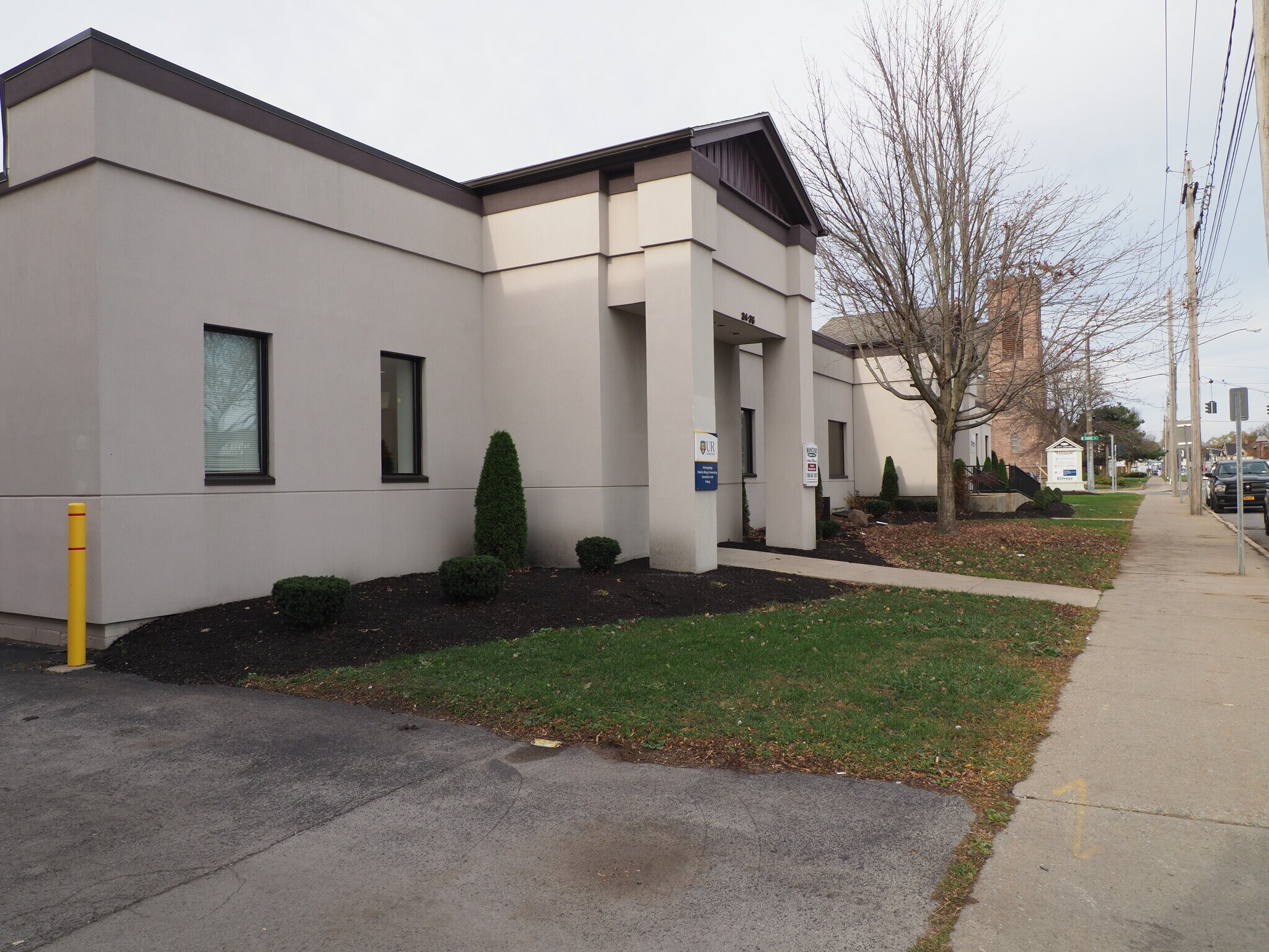 32 Ellicott Ave, Batavia, NY à louer Photo de l’immeuble– Image 1 sur 7
