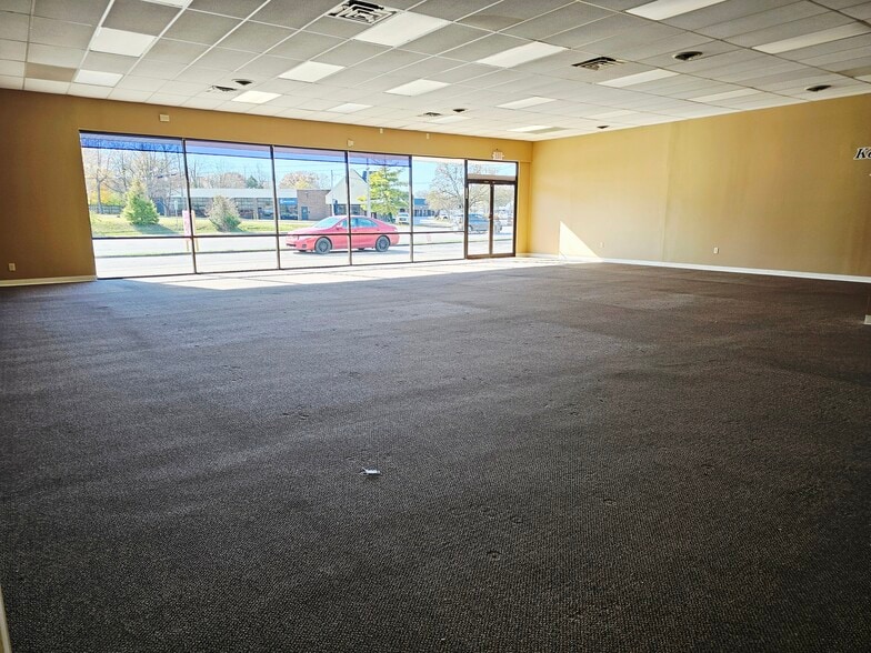 12401 Shelbyville Rd, Louisville, KY à louer - Photo intérieure – Image 2 sur 12