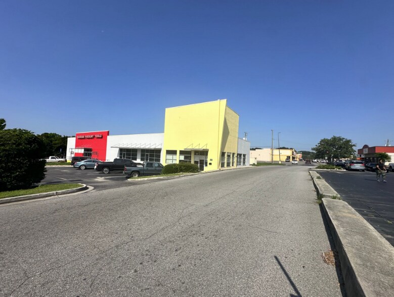 12313 Largo Dr, Savannah, GA à vendre - Photo de l’immeuble – Image 2 sur 8