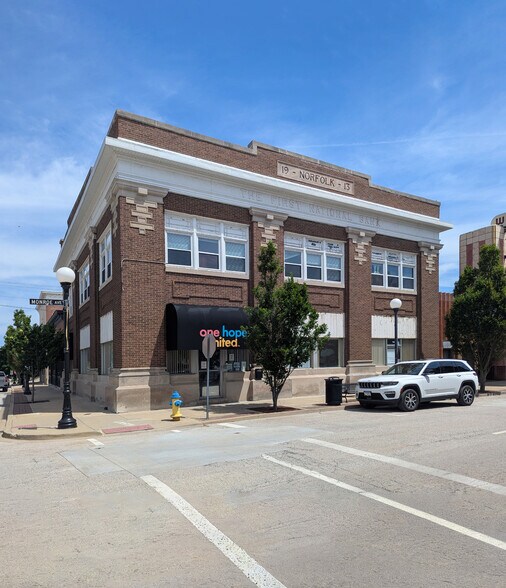 701 Monroe Ave, Charleston, IL à vendre - Photo de l’immeuble – Image 1 sur 9