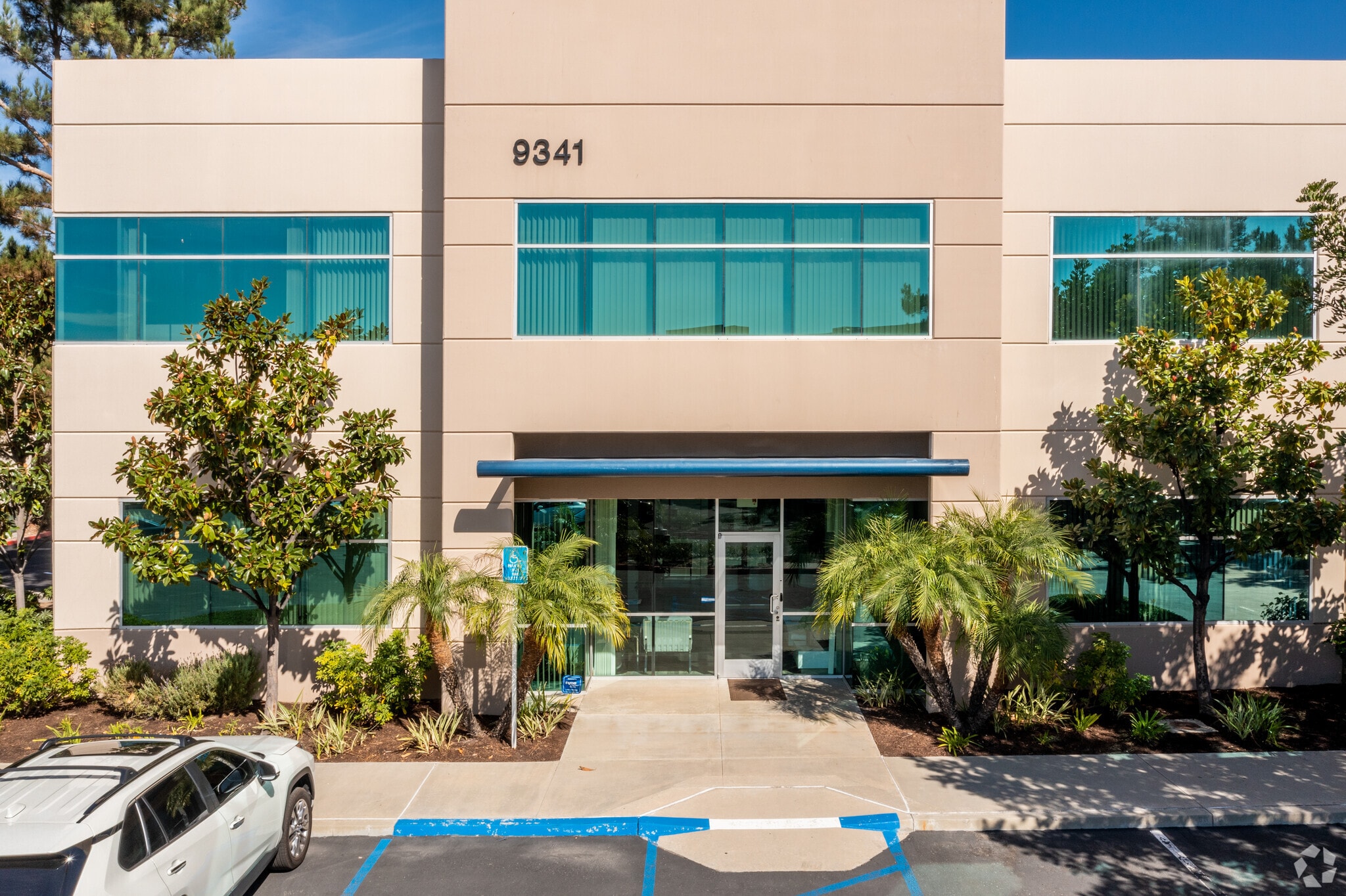 9341 Irvine Blvd, Irvine, CA à louer Photo principale– Image 1 sur 7