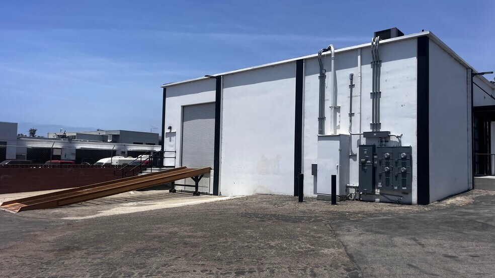 3860 E Main St, Ventura, CA à louer - Photo de l’immeuble – Image 2 sur 41