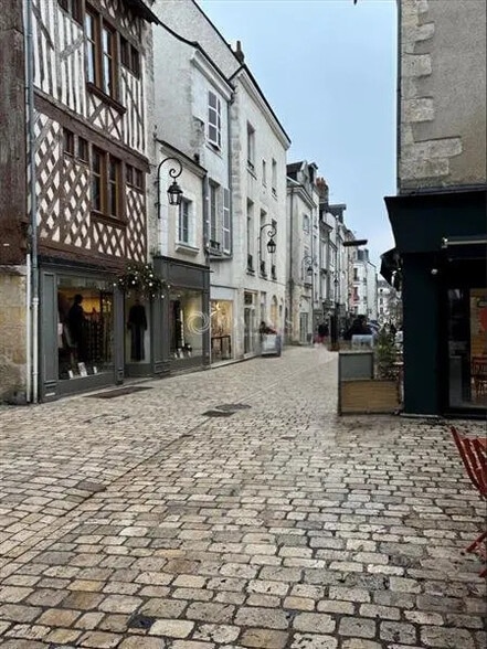 Local commercial dans Orléans à louer - Photo de l’immeuble – Image 1 sur 3