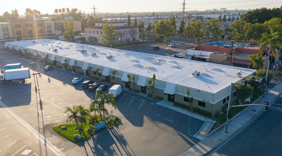 2650-2676 S Grand Ave, Santa Ana, CA à louer - Photo de l’immeuble – Image 1 sur 23