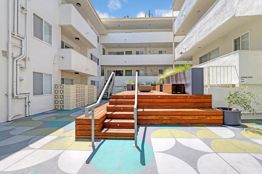 6615 Franklin Ave, Los Angeles, CA à vendre - Photo de l’immeuble – Image 3 sur 33