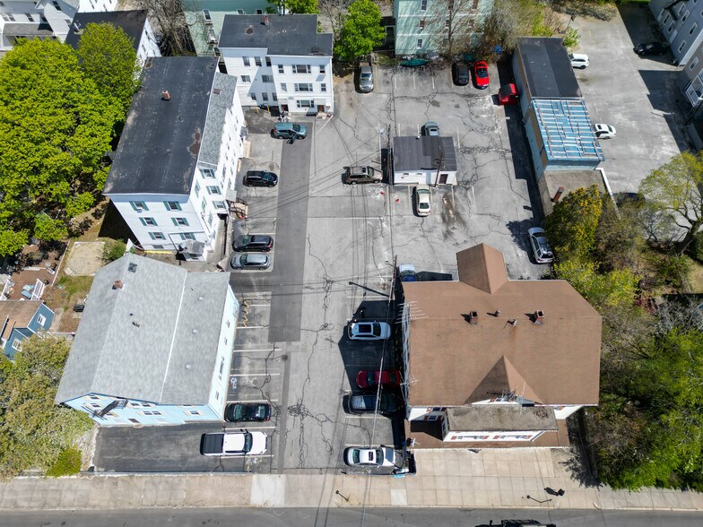 Woonsocket, RI Multi-Family Retail portefeuille de 4 biens à vendre sur LoopNet.fr - Photo de l’immeuble – Image 1 sur 28