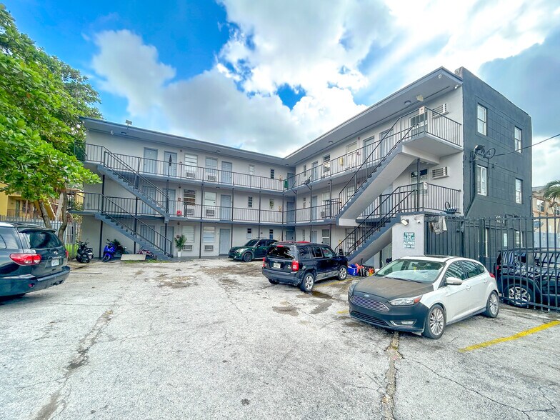 1261 NW 59th St, Miami, FL à vendre - Photo de l’immeuble – Image 1 sur 15