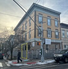 590 Onderdonk Ave, Ridgewood, NY à louer Photo intérieure– Image 1 sur 6