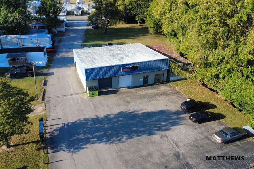 1143 Hunters Ln, Nashville, TN à louer - Photo de l’immeuble – Image 2 sur 3