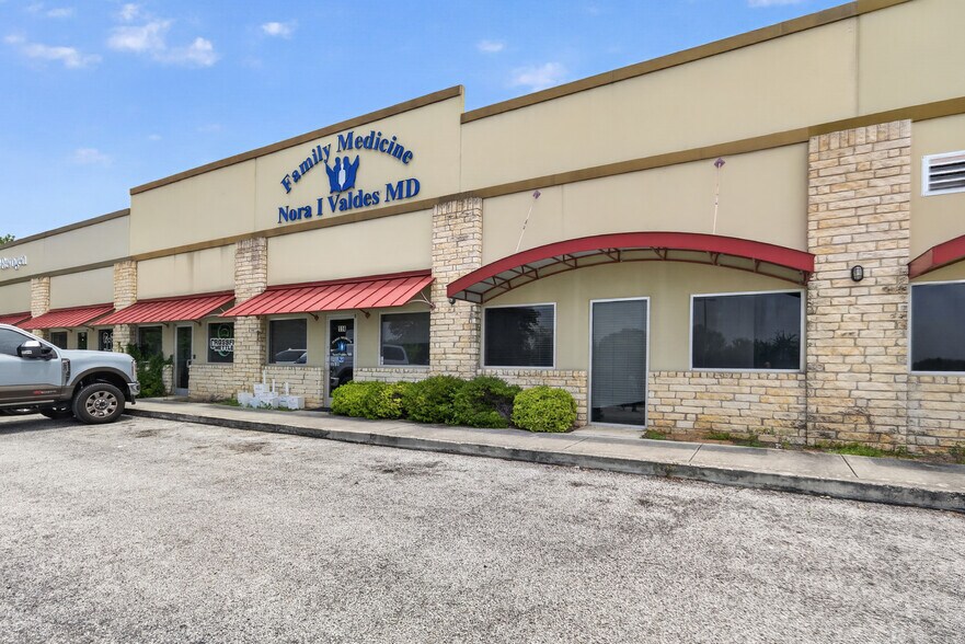 4903 Golden Quail, San Antonio, TX à vendre - Photo de l’immeuble – Image 2 sur 31