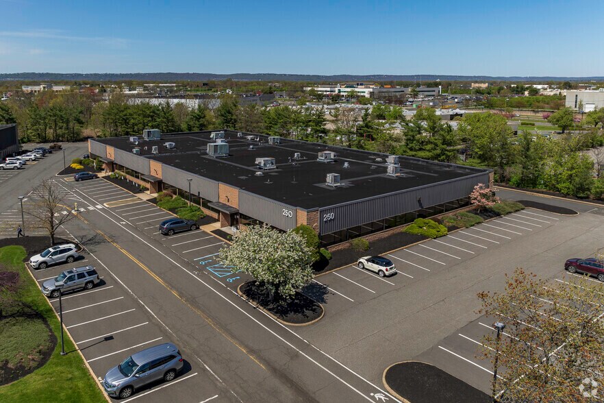 250 Corporate Ct, South Plainfield, NJ à louer - Aérien – Image 2 sur 9