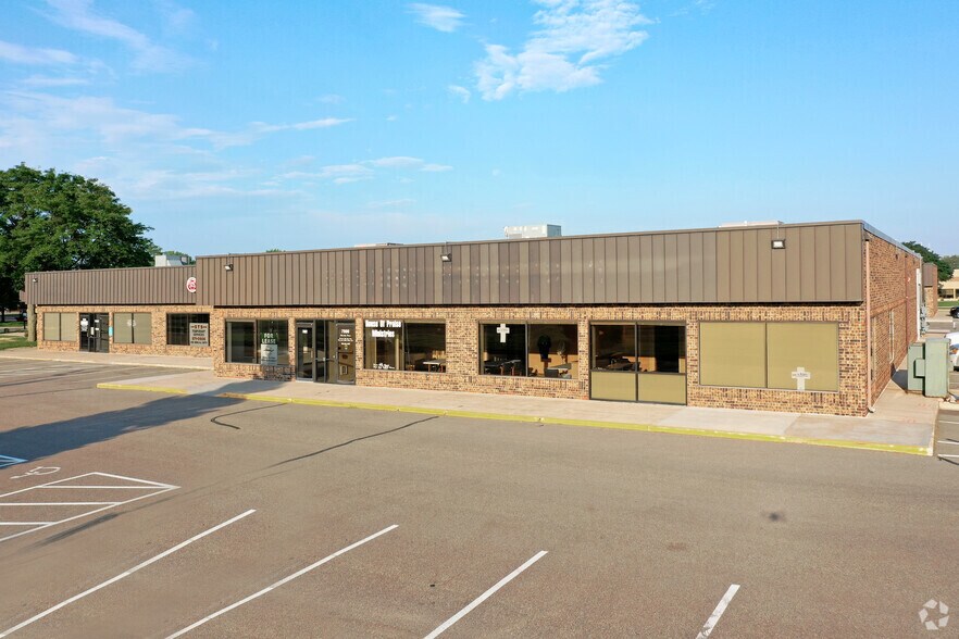 7960-7990 University Ave NE, Fridley, MN à louer - Photo principale – Image 1 sur 5