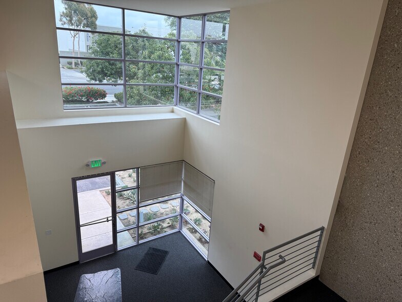 1201 Maulhardt Ave, Oxnard, CA à louer - Photo de l’immeuble – Image 2 sur 20