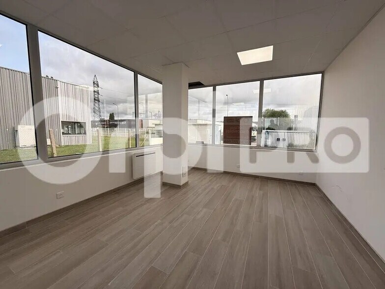 Local d’activités dans Sandouville à louer - Photo intérieure – Image 3 sur 11