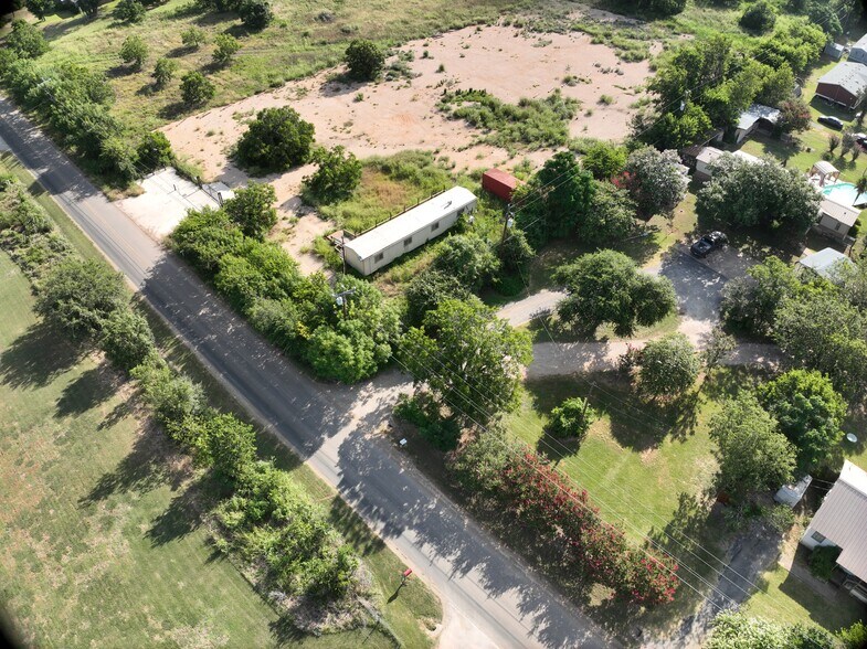 12905 Lowden Ln, Manchaca, TX à vendre – Image 2 sur 18