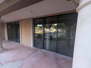 2450 Chandler Ave, Las Vegas, NV à louer Photo de l’immeuble– Image 2 sur 5