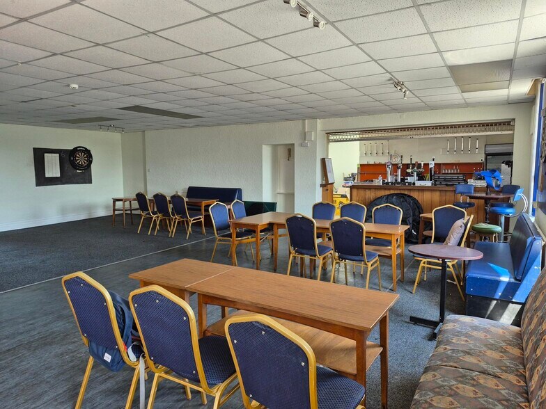 317 Holdenhurst Rd, Bournemouth à louer - Photo de l’immeuble – Image 3 sur 14