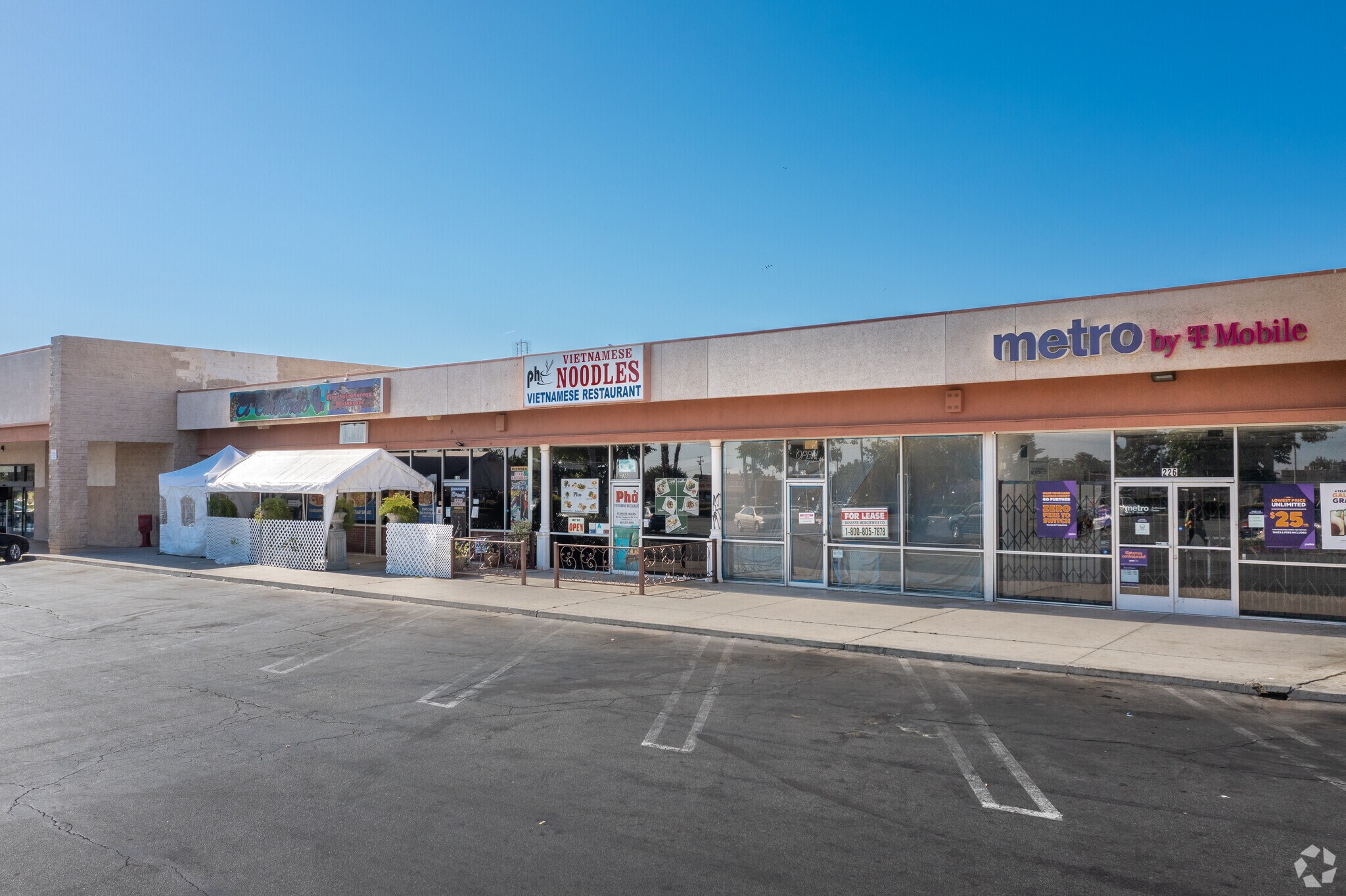 220-280 E Palmdale Blvd, Palmdale, CA à louer Photo principale– Image 1 sur 5