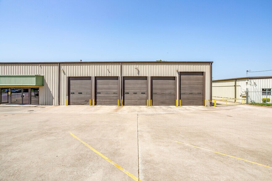 3040 Ramona Dr, Fort Worth, TX à louer - Photo de l’immeuble – Image 3 sur 44