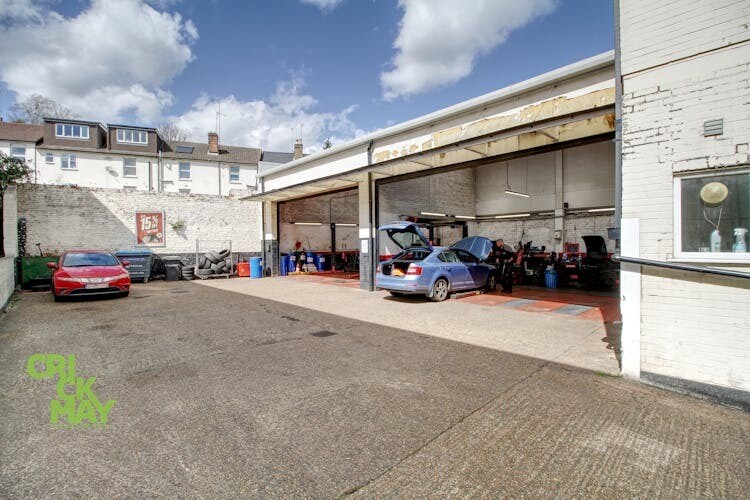 23-25 Brighton Rd, Redhill à louer - Photo de l’immeuble – Image 3 sur 3