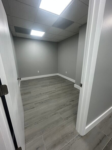 1749 NE 26th St, Fort Lauderdale, FL à louer - Photo de l’immeuble – Image 2 sur 17