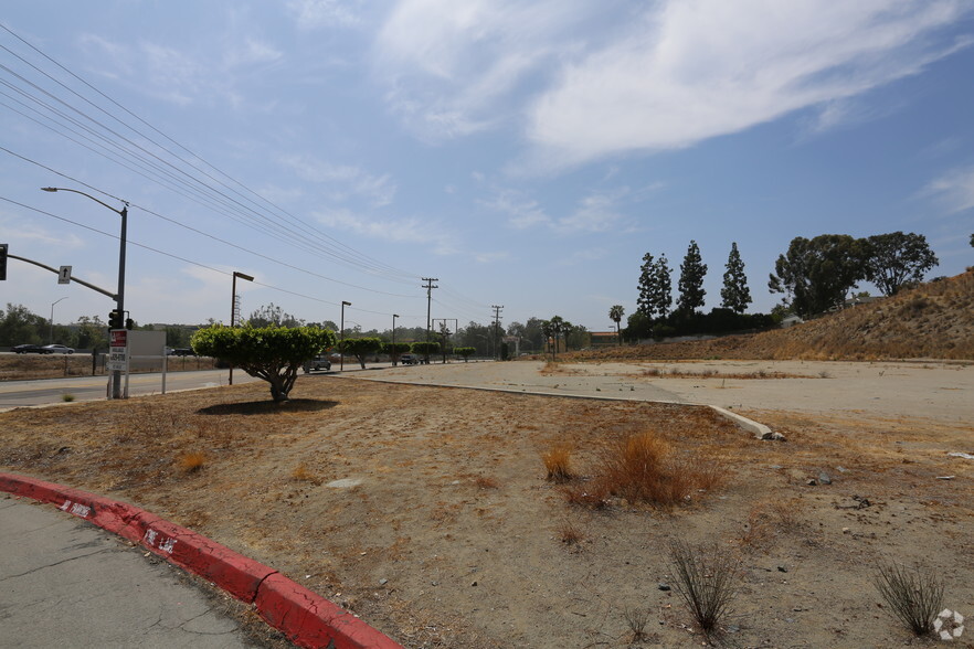 707 W Vista Way, Vista, CA à louer - Photo de l’immeuble – Image 3 sur 5