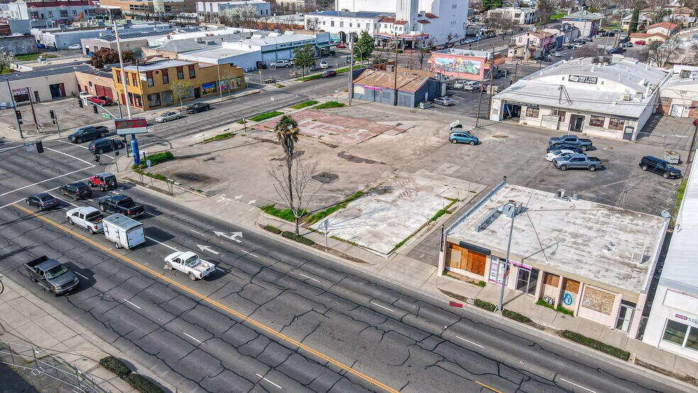 245 W 16th St, Merced, CA à louer - Photo de l’immeuble – Image 2 sur 26