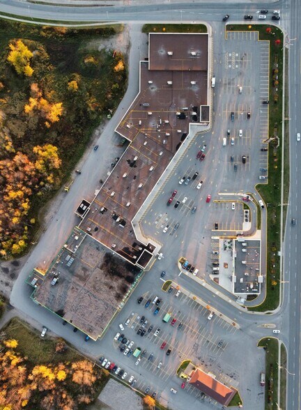 625 Trunk Rd, Sault Ste Marie, ON à louer - Photo de l’immeuble – Image 2 sur 4