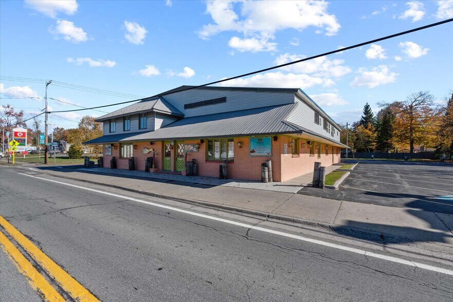 1424 Main St, Sylvan Beach, NY à vendre - Photo intérieure – Image 3 sur 55