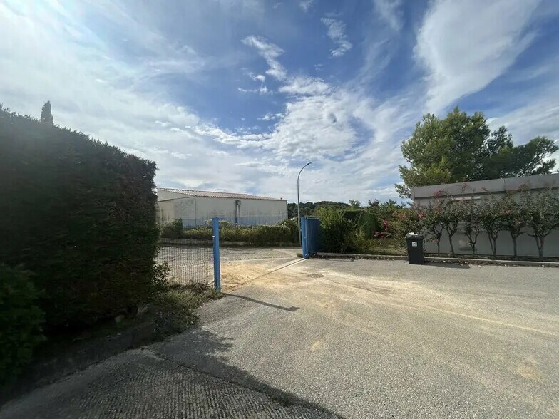 Terrain dans Bagnols-sur-Cèze à vendre - Photo de l’immeuble – Image 2 sur 8